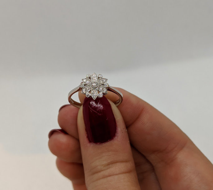 18ct White Gold Diamond Ring R366