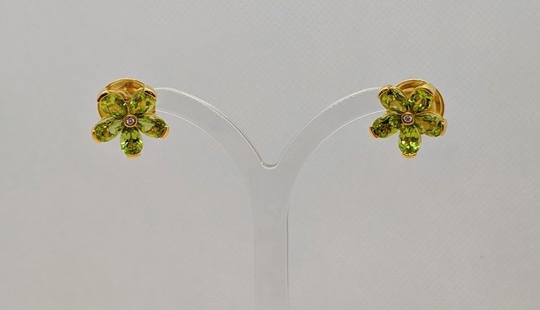 18ct Yellow Gold Peridot & Diamond Flower Stud Earrings